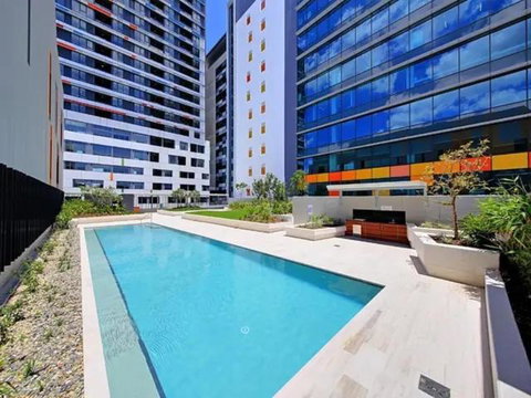 Private Bedroom & Bathroom In Shared Inner Brisbane Apartment - Accommodation Kalgoorlie 0