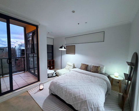 Private Room With Balcony - Accommodation Kalgoorlie 0