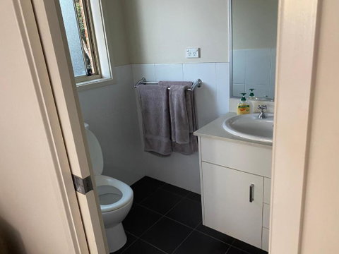 Private Room With Ensuite And Parking Close To Wollongong CBD - Accommodation Kalgoorlie 3