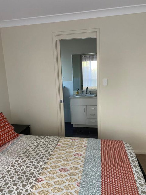 Private Room With Ensuite And Parking Close To Wollongong CBD - Accommodation Kalgoorlie 2