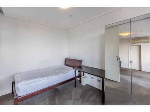 Private Room With Shared Washroom Only In 3bhk Apartment - Accommodation Kalgoorlie 1