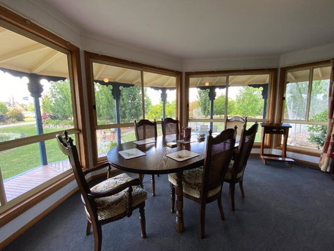 Pull Up Stumps - Accommodation Kalgoorlie 3