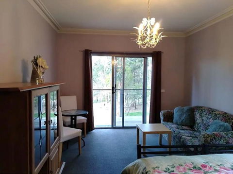 Purple House - Corner Spa, Views And Wildlife - Accommodation Kalgoorlie 3