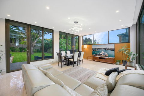 Putney Brand New Luxury House Pool & Waterview - Accommodation Kalgoorlie 3