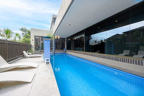 Putney Brand New Luxury House Pool & Waterview - Accommodation Kalgoorlie 0