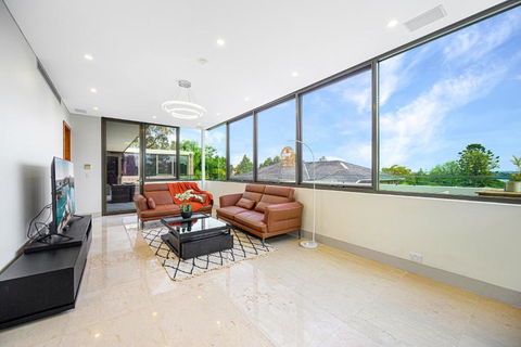 Putney Brand New Luxury House Pool & Waterview - Accommodation Kalgoorlie 2