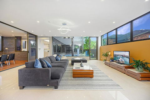 Putney Brand New Luxury House Pool & Waterview - Accommodation Kalgoorlie 1