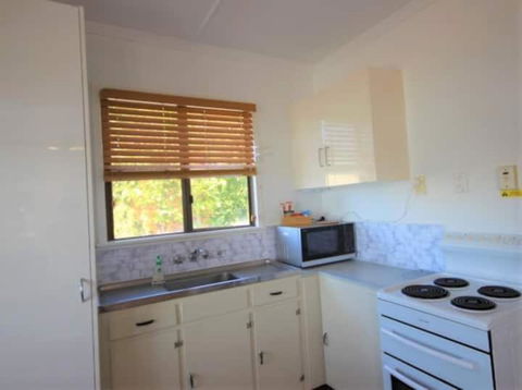 QCWA Cheerful Cottage - Airlie Beach - Accommodation Kalgoorlie 2