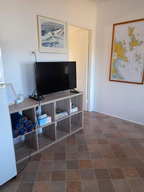 QCWA Cheerful Cottage - Airlie Beach - Accommodation Kalgoorlie 1