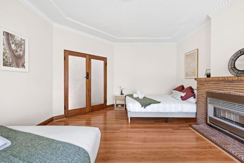 Quadruple Room - Near Transport & Shops - Shared Bathroom - Accommodation Kalgoorlie 0