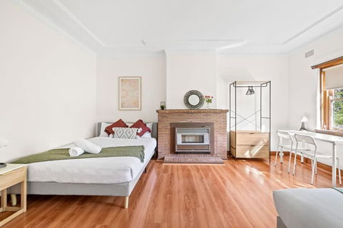 Quadruple Room - Near Transport & Shops - Shared Bathroom - Accommodation Kalgoorlie 2