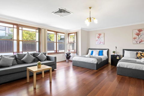 Quadruple Room W Ensuite In Gordon Near Train & Bus - Accommodation Kalgoorlie 0