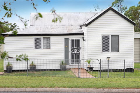 Quaint 2 Bedroom Fully Furnished Cottage - Accommodation Kalgoorlie 0