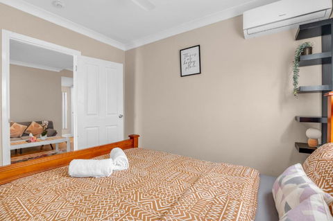 Quaint 2 Bedroom Fully Furnished Cottage - Accommodation Kalgoorlie 2