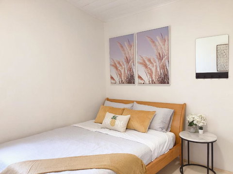Quaint Double Or Queen Room - Mins To Stations&UNSW - Shared Bathroom - Accommodation Kalgoorlie 0