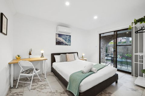 Quaint Double Room - Centrally Located At Glenfield - Shared Bathroom - Accommodation Kalgoorlie 0