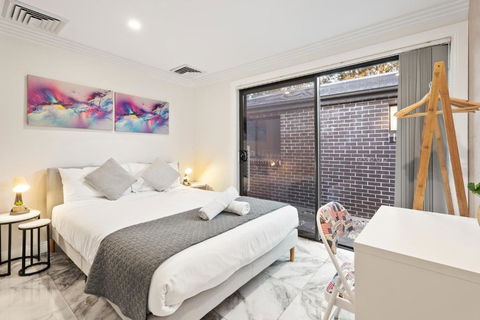 Quaint Double Room - Centrally Located At Glenfield - Shared Bathroom - Accommodation Kalgoorlie 1