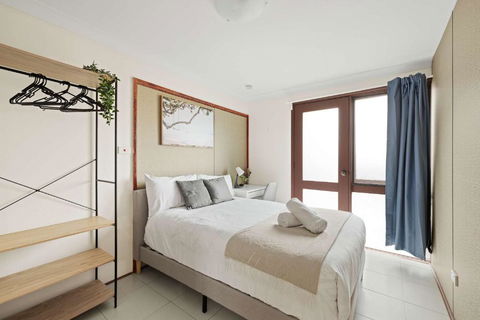 Quaint Double Room - Private Spot At Milperra - Shared Bathroom - Accommodation Kalgoorlie 0