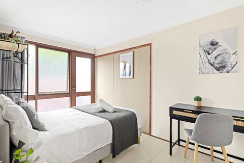 Quaint Double Room - Private Spot At Milperra - Shared Bathroom - Accommodation Kalgoorlie 3