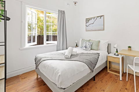Quaint Double Room - Seconds To Shops & Eateries - Shared Bathroom - Accommodation Kalgoorlie 0