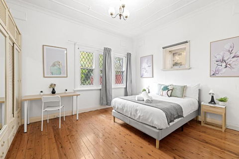 Quaint Double Room - Seconds To Shops & Eateries - Shared Bathroom - Accommodation Kalgoorlie 1