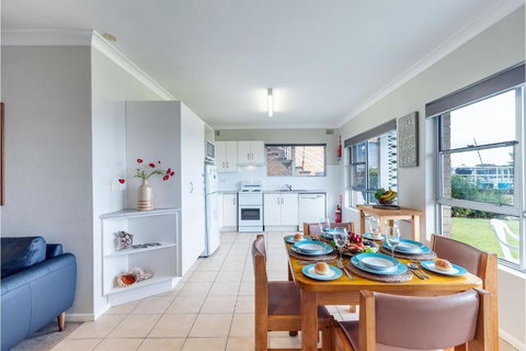 Quarterdeck 1 12 Magnus St Fantastic Unit With Spectacular Views - Accommodation Kalgoorlie 3