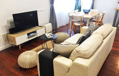 Quick Stroll To The City - Accommodation Kalgoorlie 3