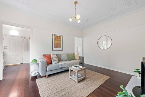 Quiet & Bright Art Deco Apartment By New Farm Park - Accommodation Kalgoorlie 2
