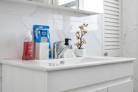 Quiet Elevated Serene Home (Top) - Accommodation Kalgoorlie 1