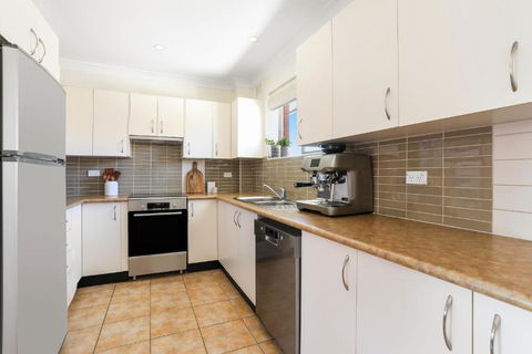 Randwick L 3 Bedroom Apartment + Parking - Accommodation Kalgoorlie 3