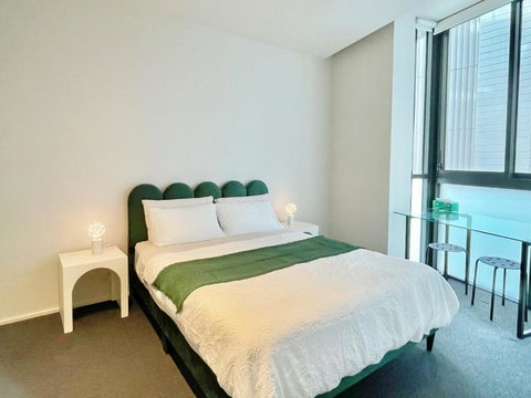 RARE Luxury Waterfront Living - Accommodation Kalgoorlie 2