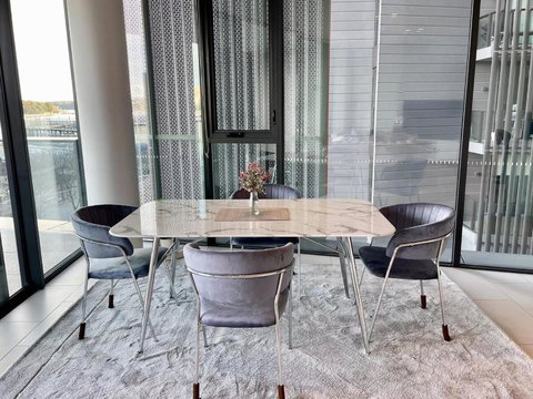 RARE Luxury Waterfront Living - Accommodation Kalgoorlie 3