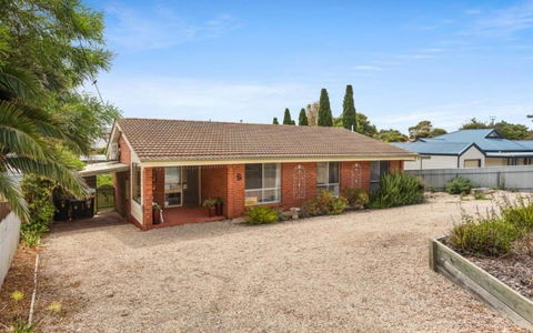 Ratties Residence 6 Carnegie St Port Ellliot - No Linen Included - Accommodation Kalgoorlie 2