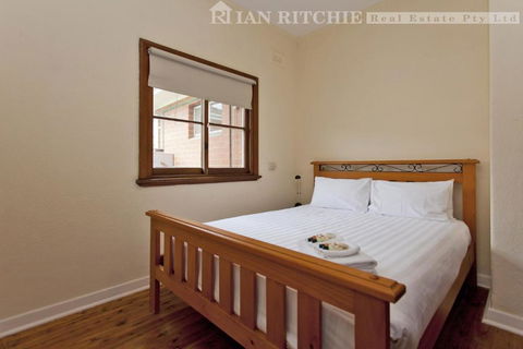 Red Brick Beauty - Central Cottage - Accommodation Kalgoorlie 2