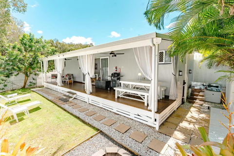 Private Outdoor Spa, Fire Pit, Cinema Room - THE COTTAGE COOLUM BEACH - Accommodation Kalgoorlie 1