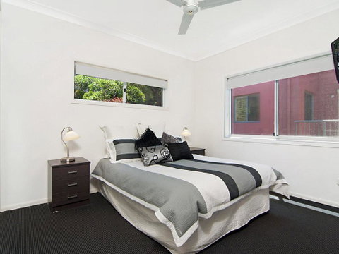 Avalon 3 - Views To Die For - Across The Road From Convent Beach - Accommodation Kalgoorlie 1
