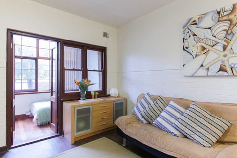 B3 Walk To UWA, Swan River On The Nedlands Border - Accommodation Kalgoorlie 3