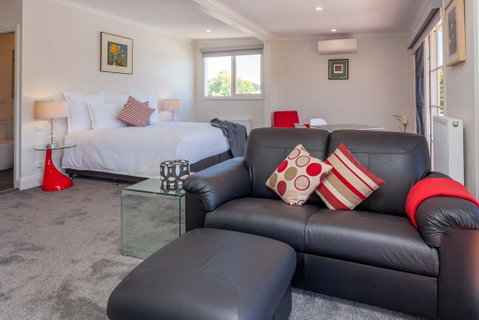 Balconies Lakeside - Accommodation Kalgoorlie 0