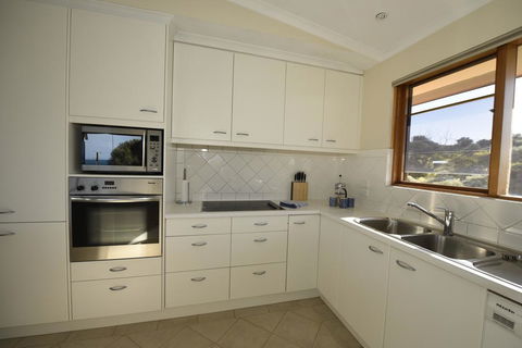 Baudin House - Accommodation Kalgoorlie 2