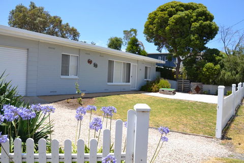 Bay Breeze Cottage - Accommodation Kalgoorlie 0