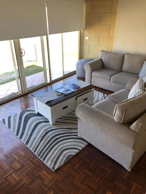 Bayview No 1 - Next To The Beach! - Accommodation Kalgoorlie 0