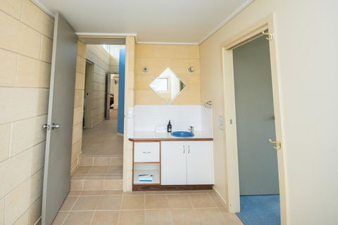 Bayview No 1 - Next To The Beach! - Accommodation Kalgoorlie 3