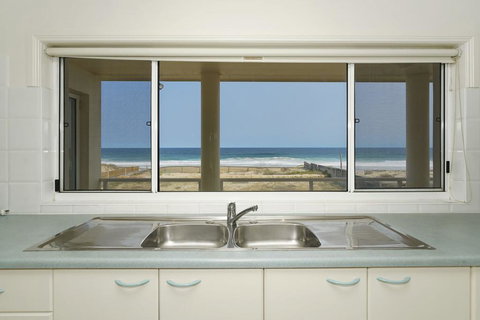 Beach House- 45 Curtis Parade - Accommodation Kalgoorlie 3