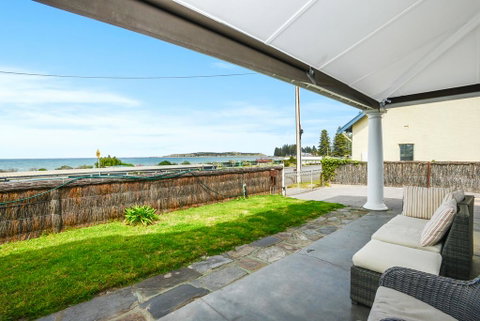 Beachfront Buena Vista - PetFriendly - Accommodation Kalgoorlie 0