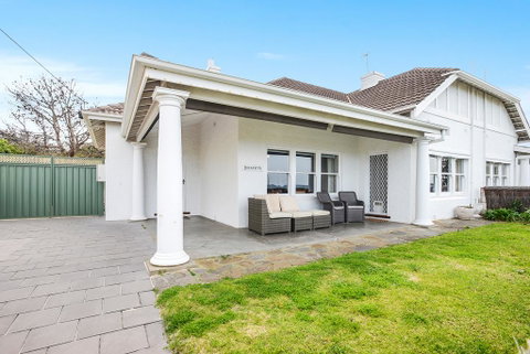 Beachfront Buena Vista - PetFriendly - Accommodation Kalgoorlie 1