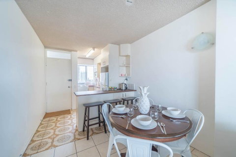 Beachfront Retro Apartment In Surfers Paradise - Accommodation Kalgoorlie 3
