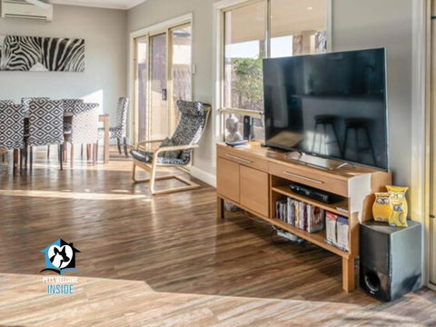 Renovated Beautiful Holiday Home With A Private Beach & Stunning Views! - Accommodation Kalgoorlie 2