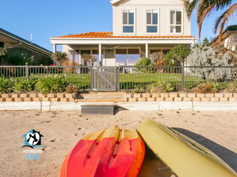 Renovated Beautiful Holiday Home With A Private Beach & Stunning Views! - Accommodation Kalgoorlie 1