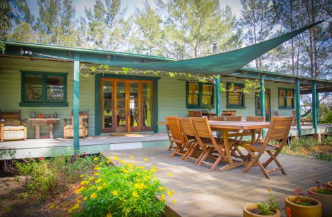 Red Tractor Retreat - Accommodation Kalgoorlie 0