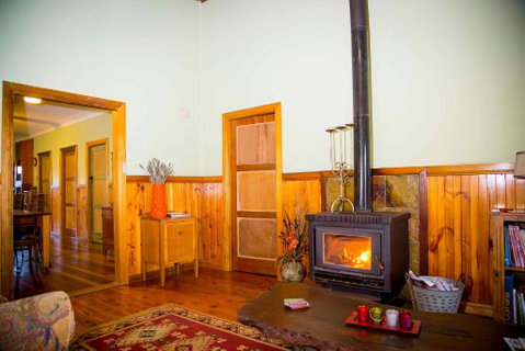 Red Tractor Retreat - Accommodation Kalgoorlie 1